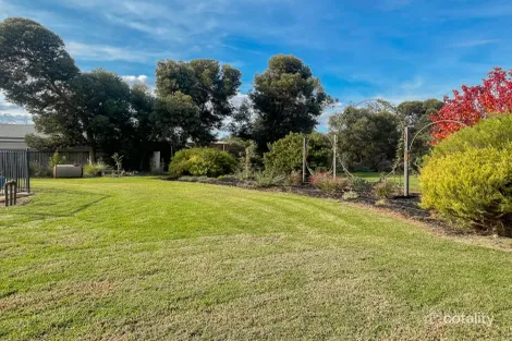 Property photo of 24 Suttie Drive Swan Hill VIC 3585