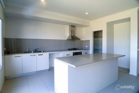 Property photo of 10 Broadbeach Circuit Point Cook VIC 3030