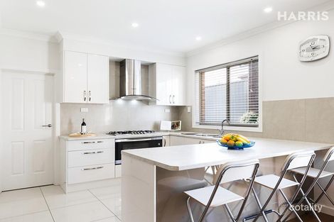 Property photo of 8 Wendy Avenue Valley View SA 5093