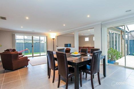 Property photo of 13 Hoddle Link Manor Lakes VIC 3024