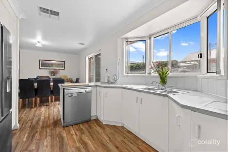 Property photo of 65 Eldershaw Drive Forest Hill NSW 2651