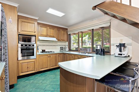 Property photo of 7 Stainsby Close Endeavour Hills VIC 3802