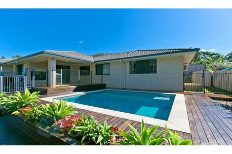 17 Emperor Dr, Redland Bay, QLD 4165