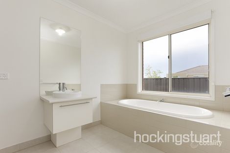 Property photo of 93 Kinglake Drive Manor Lakes VIC 3024