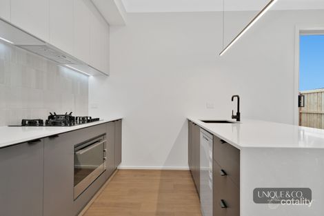Property photo of 8 Showertree Street Truganina VIC 3029