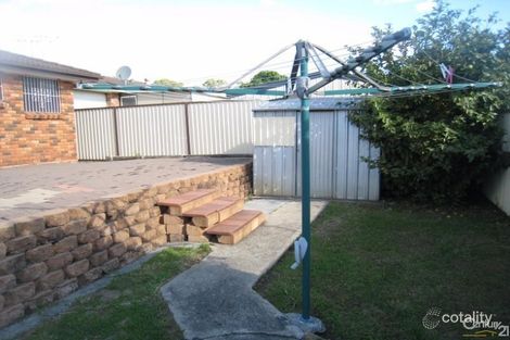 4 Eloura Pl, Bonnyrigg, NSW 2177