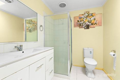 Property photo of 27 England Walk Narre Warren South VIC 3805