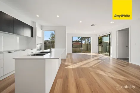 Property photo of 32 Kinleyside Crescent Weetangera ACT 2614