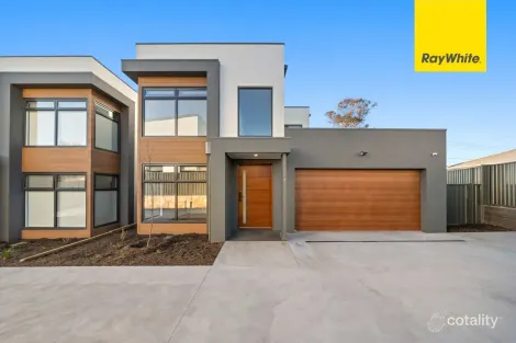 Property photo of 32 Kinleyside Crescent Weetangera ACT 2614