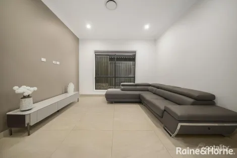 Property photo of 7 Somme Avenue Edmondson Park NSW 2174