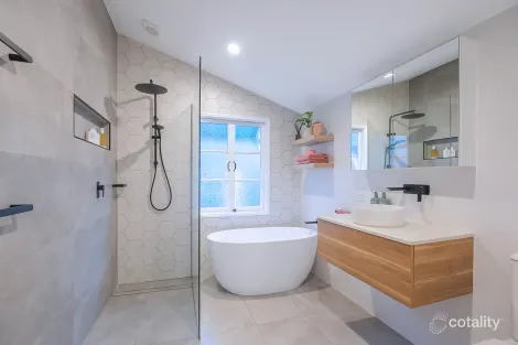 Property photo of 45 Heidelberg Street East Brisbane QLD 4169