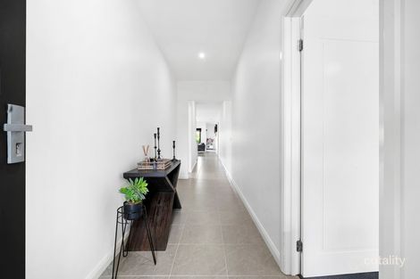 Property photo of 12 Quadrant Drive Fraser Rise VIC 3336