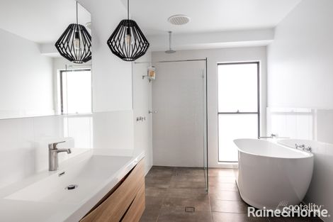 Property photo of 11 Frangipani Avenue Ulladulla NSW 2539