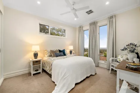 Property photo of 16 Crompton Drive Wattle Park SA 5066