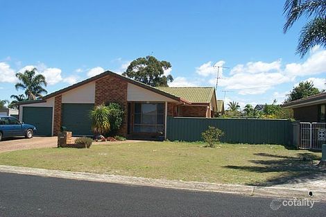 2/11 Acacia Cct, Yamba, NSW 2464