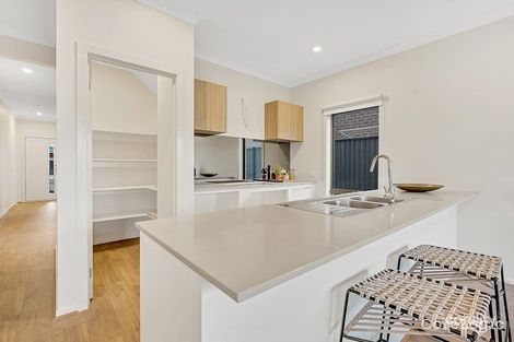 Property photo of 28 Liewah Circuit Craigieburn VIC 3064