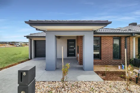 8 Walter St, Charlemont, VIC 3217