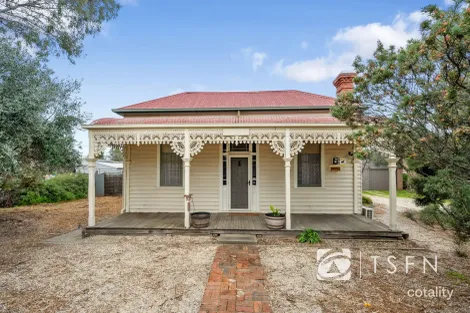 8 Dowding St, California Gully, VIC 3556