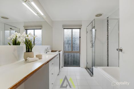 Property photo of 18 Lady Beverly Circuit Somerville VIC 3912