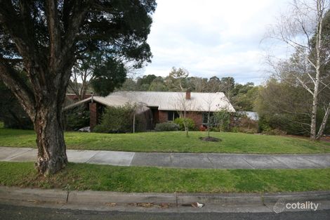 33 Andrew Cres, Croydon South, VIC 3136