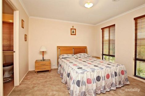 Property photo of 8 Forsyth Close Burnside VIC 3023