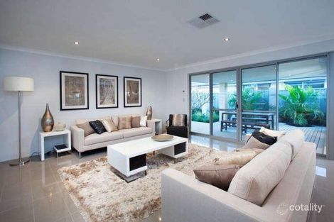 69 Coogee Rd, Lake Coogee, WA 6166