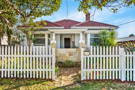 Property photo of 19 Lawarra Street Port Kembla NSW 2505