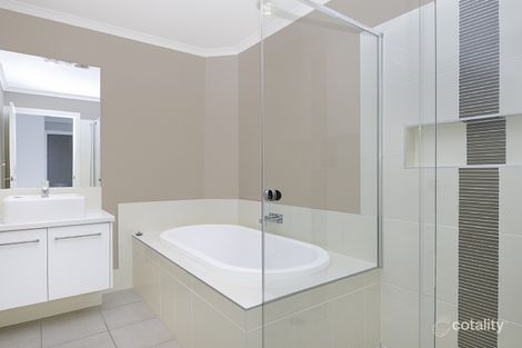 Property photo of 37 Caledonia Crescent Gledswood Hills NSW 2557