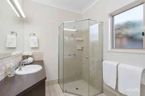 Property photo of 23 Fadden Crescent Middle Ridge QLD 4350
