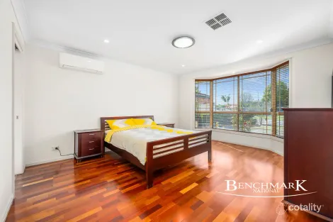 Property photo of 32 Yachtsman Drive Chipping Norton NSW 2170