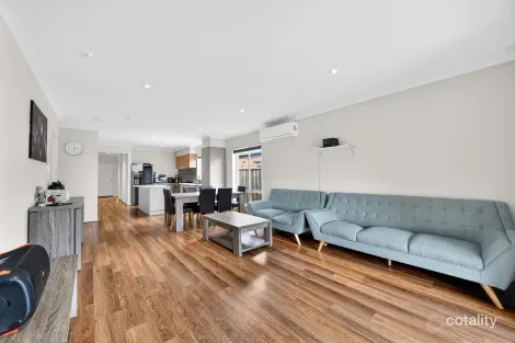 Property photo of 22 Allunga Way Werribee VIC 3030