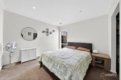 Property photo of 22 Allunga Way Werribee VIC 3030