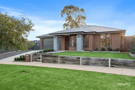 13 CHARTERS WAY, HUNTLY, VIC 3551