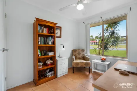 Property photo of 4 Loxton Court Helensvale QLD 4212