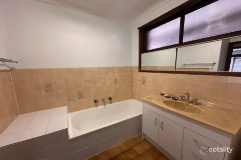 Property photo of 33 Freeman Crescent Mill Park VIC 3082