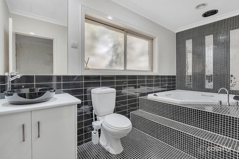 Property photo of 8 The Greenway Craigieburn VIC 3064