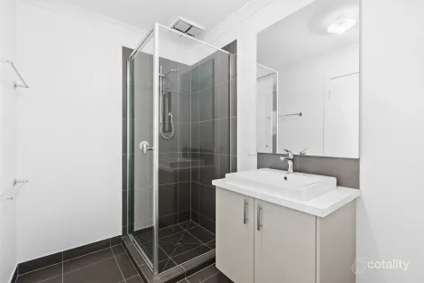 Property photo of 11 Robinson Street Armstrong Creek VIC 3217