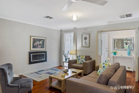 Property photo of 2 Gem Court Altona Meadows VIC 3028