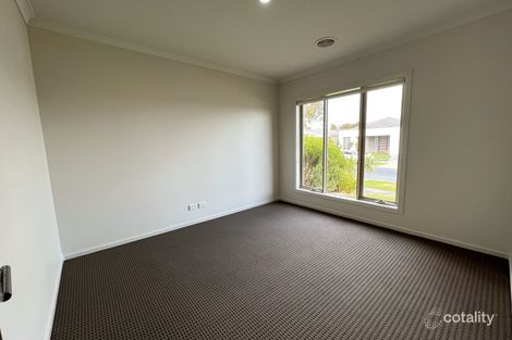 Property photo of 8 Brolin Terrace Cranbourne North VIC 3977