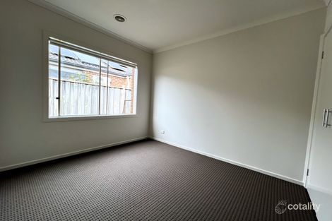 Property photo of 8 Brolin Terrace Cranbourne North VIC 3977