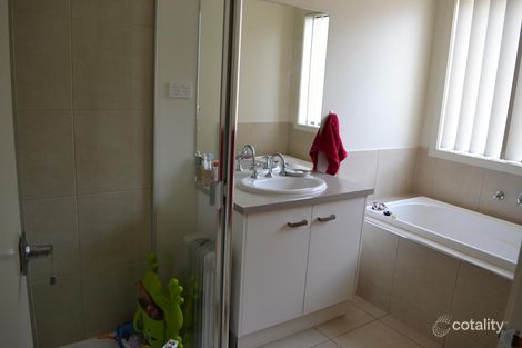 Property photo of 38 Inspiration Circuit Pakenham VIC 3810