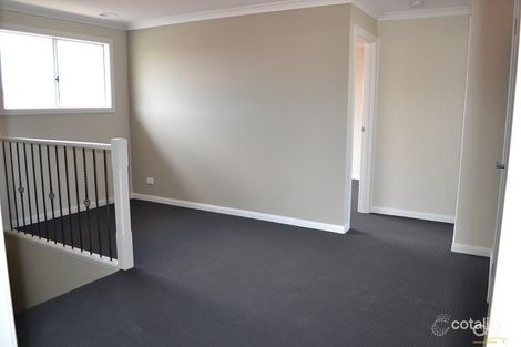 Property photo of 3/33 Wakenshaw Crescent Pakenham VIC 3810