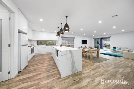 Property photo of 13 Carnaby Grove Burnside VIC 3023