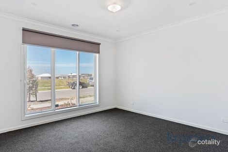 Property photo of 41 Zermatt Loop Pakenham VIC 3810