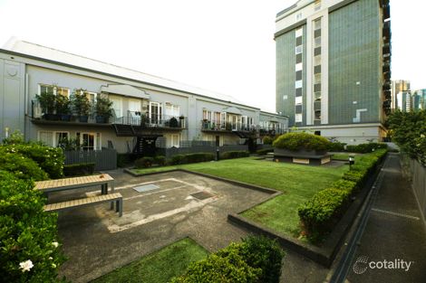 Property photo of 2/30 Miles Street Southbank VIC 3006