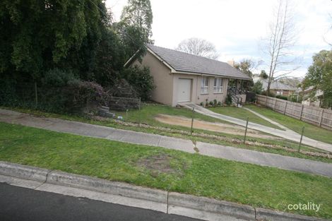 17 Blue Mist Dr, Croydon South, VIC 3136