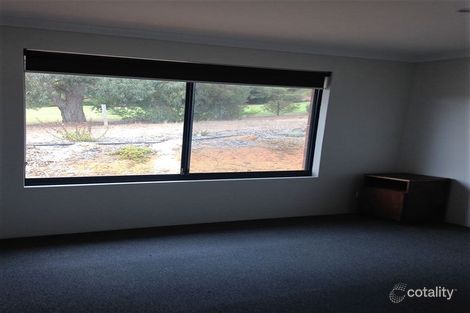 Property photo of 8 Magnolia Retreat Kangaroo Gully WA 6255