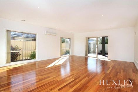 Property photo of 2 Ivan James Place Caroline Springs VIC 3023