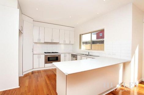 Property photo of 2 Ivan James Place Caroline Springs VIC 3023