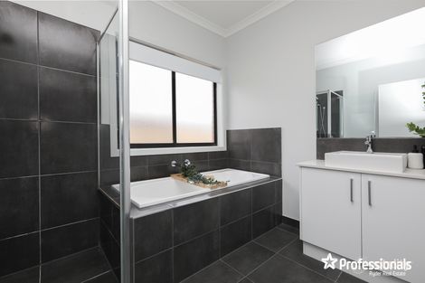 Property photo of 2 Skypac Street Weir Views VIC 3338